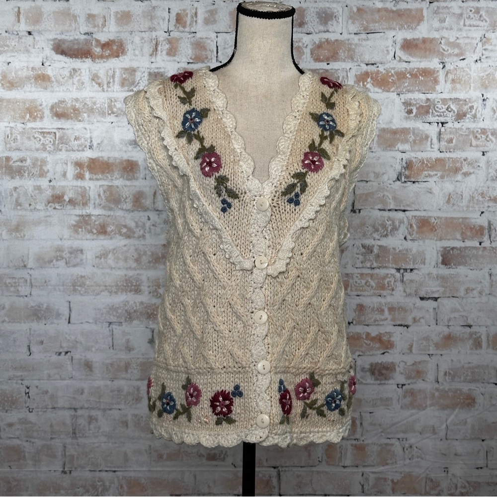 Vintage Y2K Floral Embroidered Button Down V-Neck Chunky Hand Knit Sweater Vest